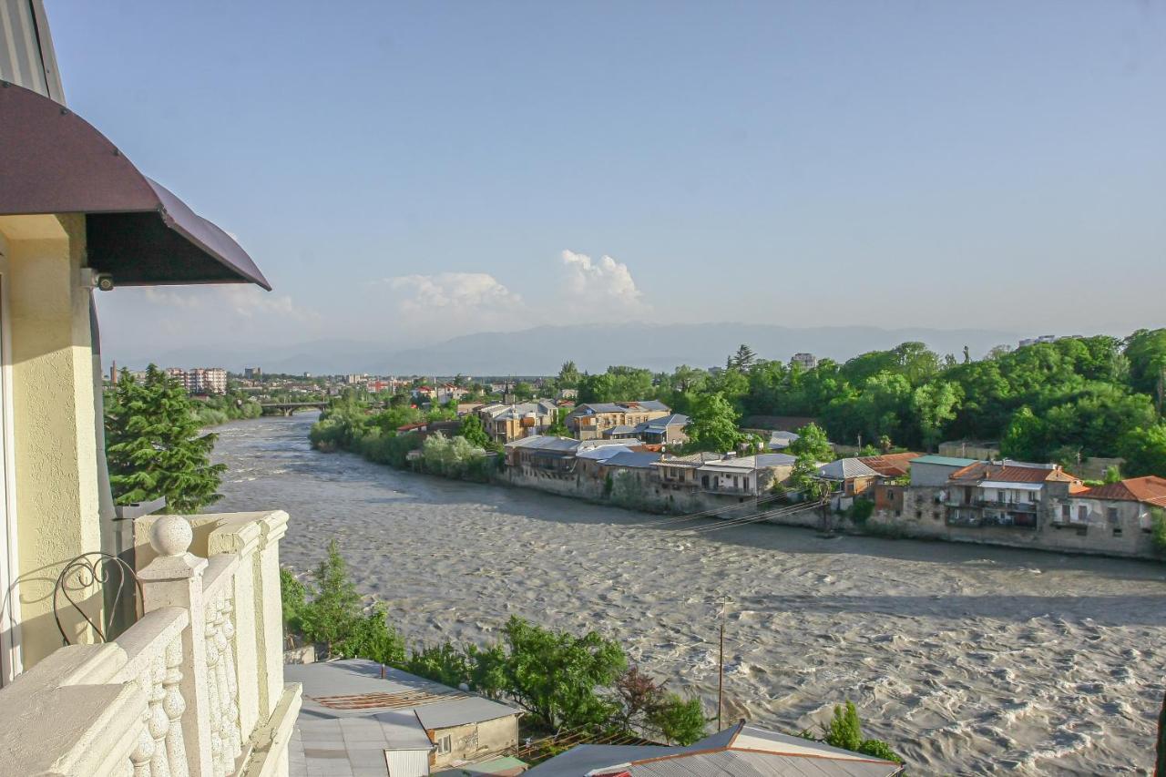 Boutique Apartment - Signature Kutaisi Bagian luar foto