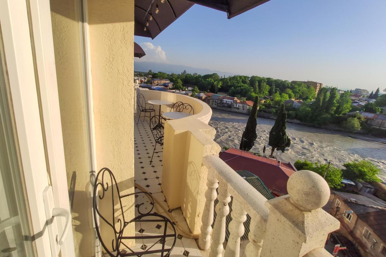 Boutique Apartment - Signature Kutaisi Bagian luar foto