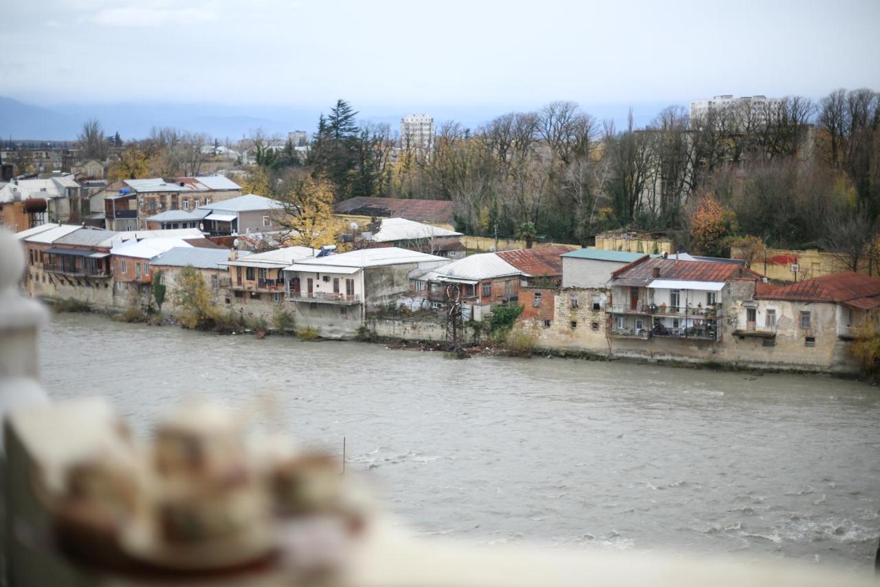 Boutique Apartment - Signature Kutaisi Bagian luar foto
