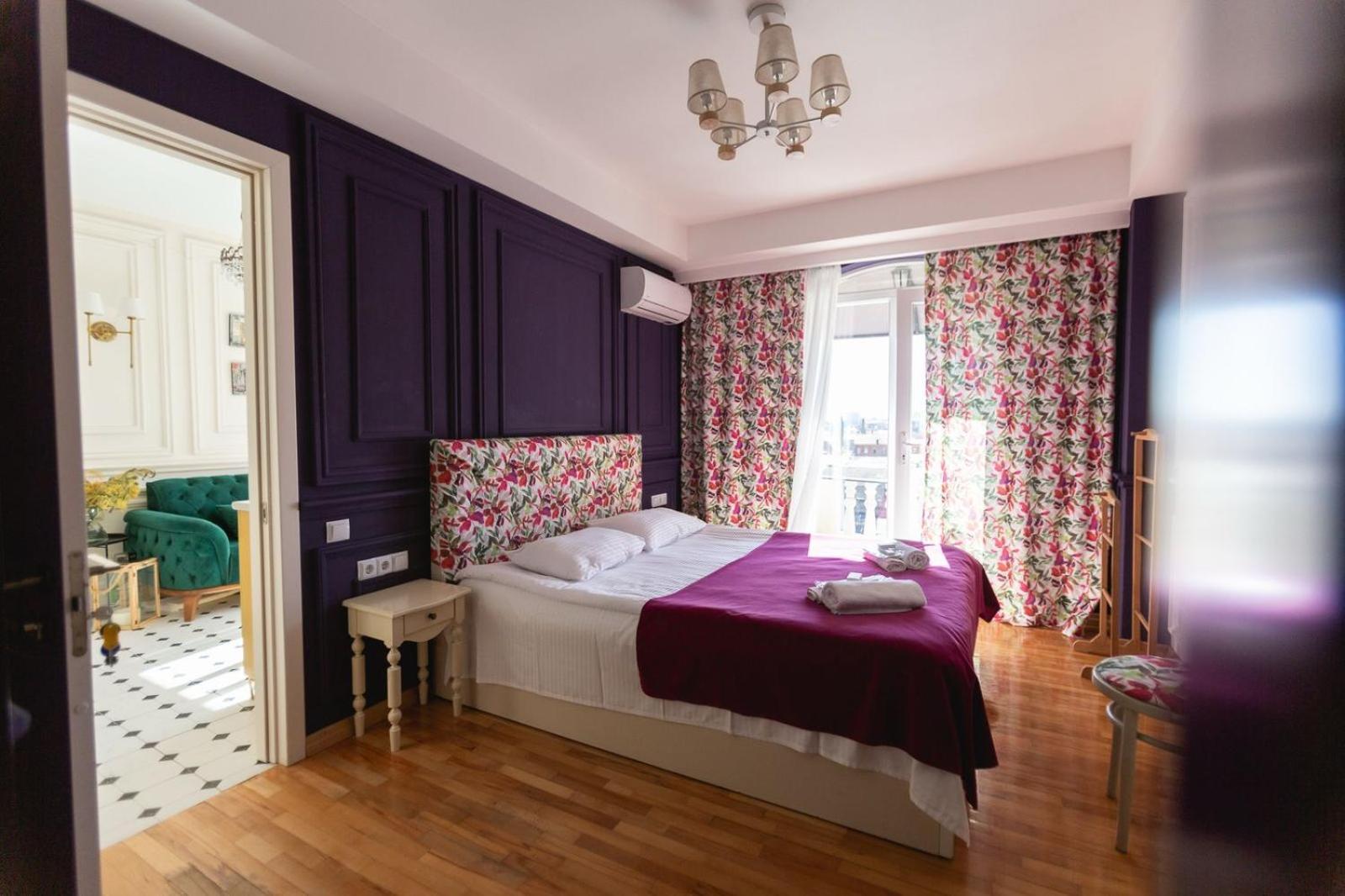 Boutique Apartment - Signature Kutaisi Bagian luar foto